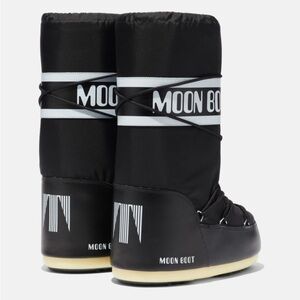 Moon Boots Icon w/ original box. 

Worn one time, in brand new condition